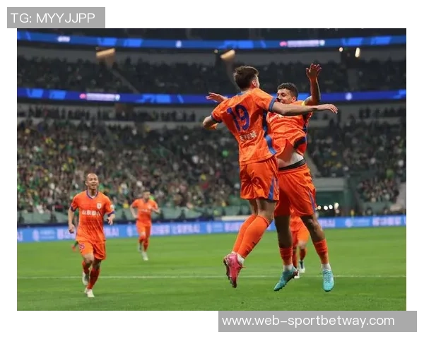 山东泰山半场落后云南玉昆侯永永头球破门克雷桑李源一错失良机 山东泰山半场落后云南玉昆侯永永头球破门克雷桑李源一错失良机