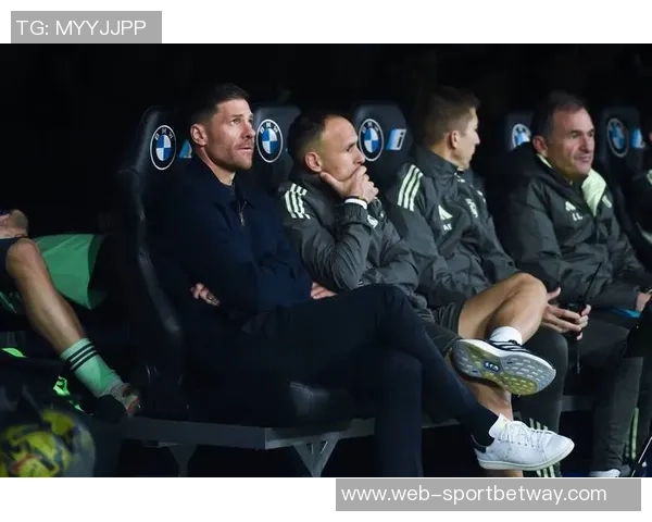 马卡报道皇马全力支持主帅阿隆索地位高于球员坚定执行其决策 马卡报道皇马全力支持主帅阿隆索地位高于球员坚定执行其决策